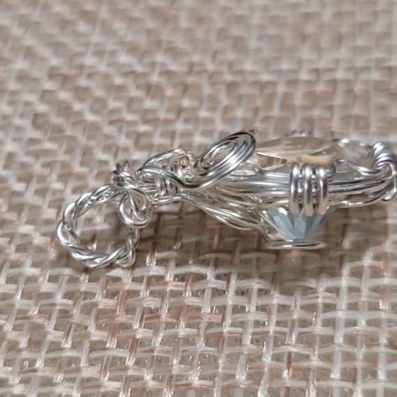 Yellow Labradorite Eye Wrapped in Sterling Pendant - Picture 8 of 14